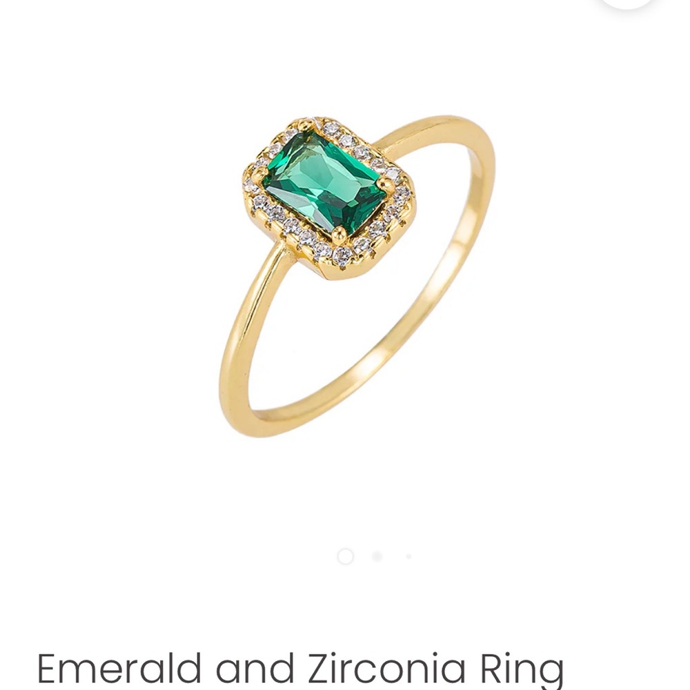 Emerald Green Cubic Zirconia Halo Ring - Gold plated